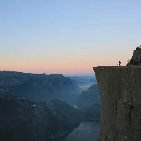 Romslig Naer Preikestolen アパート タウ